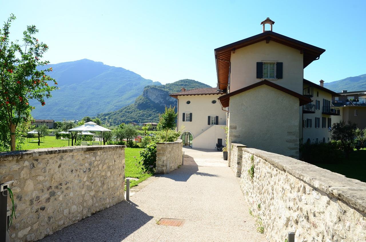 Borgo San Nazzaro Aparthotel Riva del Garda Bagian luar foto